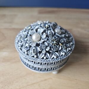 Elegant Floral Jewelry Box